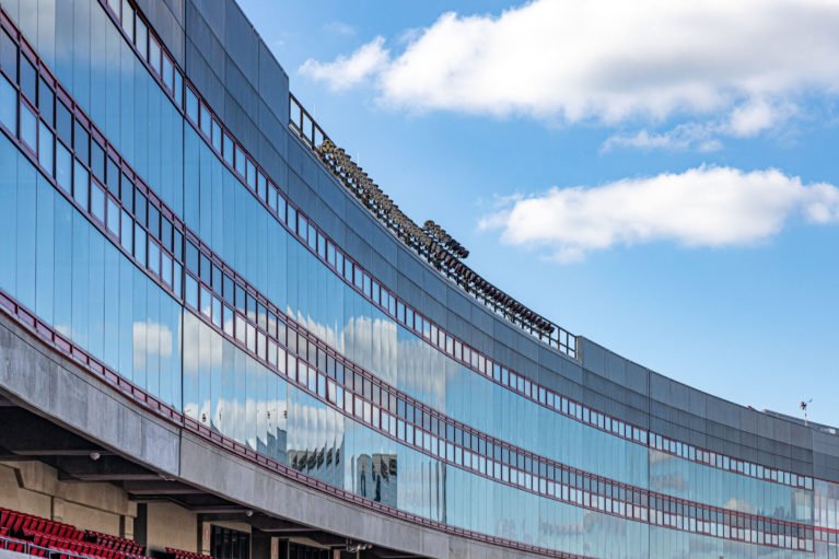 High-rise glass curtain wall cleaning suspended platform